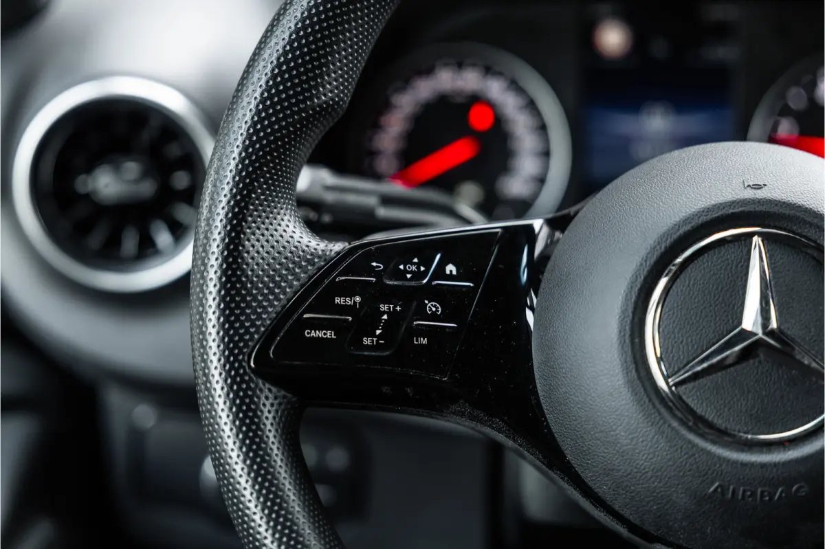 317 1.9 CDI L2H2 | AMG | LED | CarPlay | Camera | Navigatie | Stoelverwarming | Cruise control | Dealer onderhouden | Lederen bekleding | Nieuwe APK | L2H2