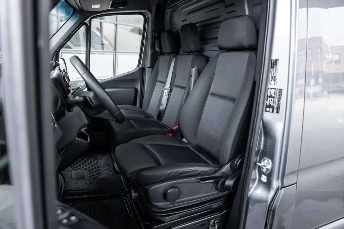 317 1.9 CDI L2H2 | AMG | LED | CarPlay | Camera | Navigatie | Stoelverwarming | Cruise control | Dealer onderhouden | Lederen bekleding | Nieuwe APK | L2H2