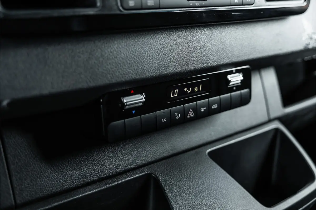 317 1.9 CDI L2H2 | AMG | LED | CarPlay | Camera | Navigatie | Stoelverwarming | Cruise control | Dealer onderhouden | Lederen bekleding | Nieuwe APK | L2H2