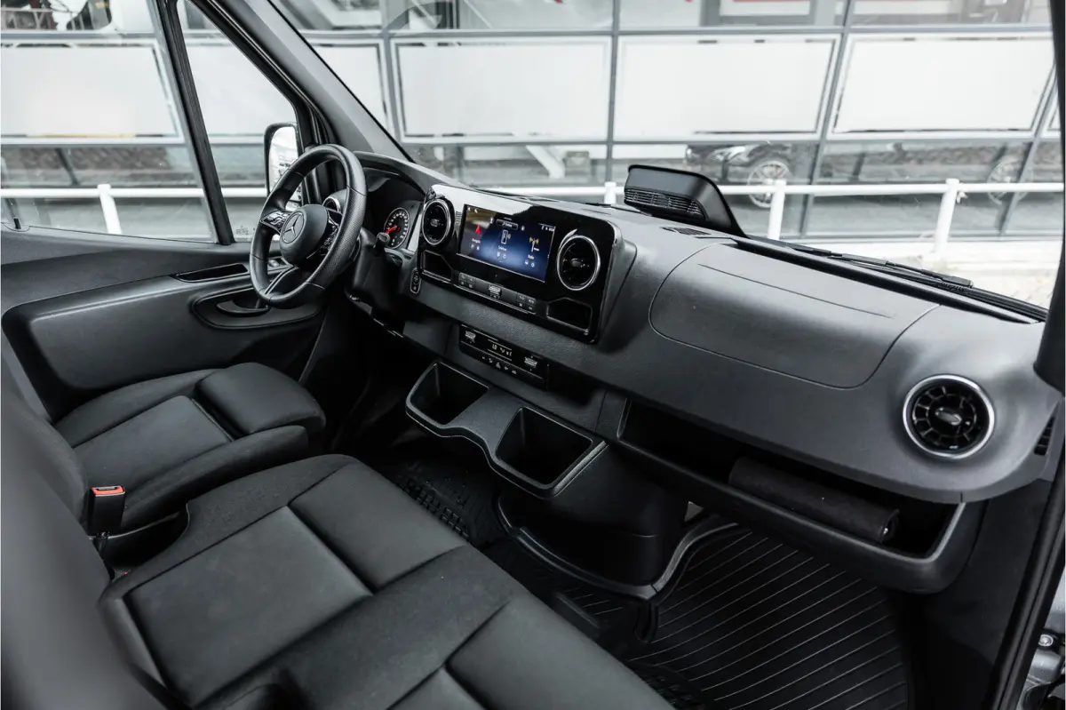 317 1.9 CDI L2H2 | AMG | LED | CarPlay | Camera | Navigatie | Stoelverwarming | Cruise control | Dealer onderhouden | Lederen bekleding | Nieuwe APK | L2H2