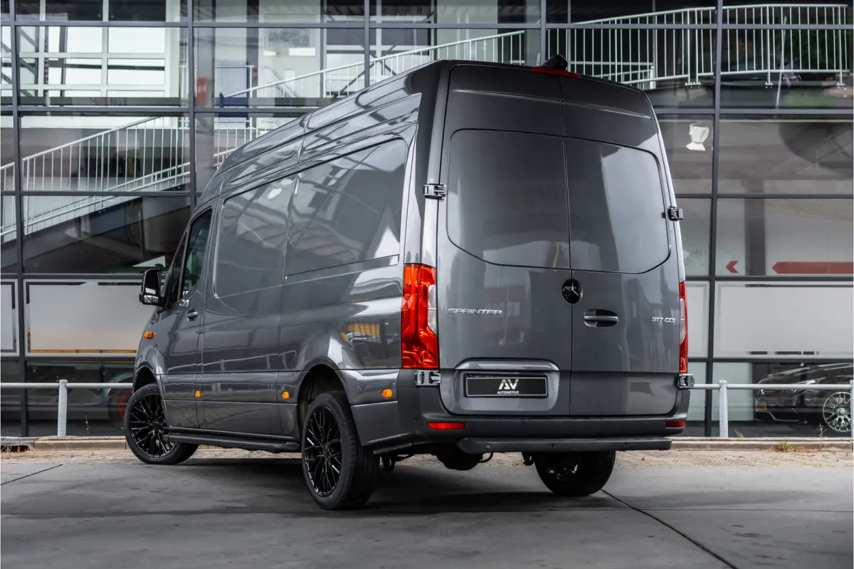317 1.9 CDI L2H2 | AMG | LED | CarPlay | Camera | Navigatie | Stoelverwarming | Cruise control | Dealer onderhouden | Lederen bekleding | Nieuwe APK | L2H2