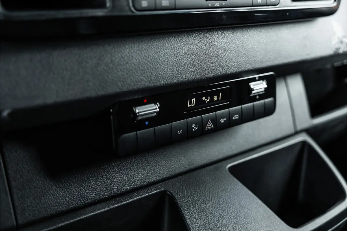317 1.9 CDI L2H2 | AMG | LED | CarPlay | Camera | Navigatie | Stoelverwarming | Cruise control | Dealer onderhouden | Lederen bekleding | Nieuwe APK | L2H2