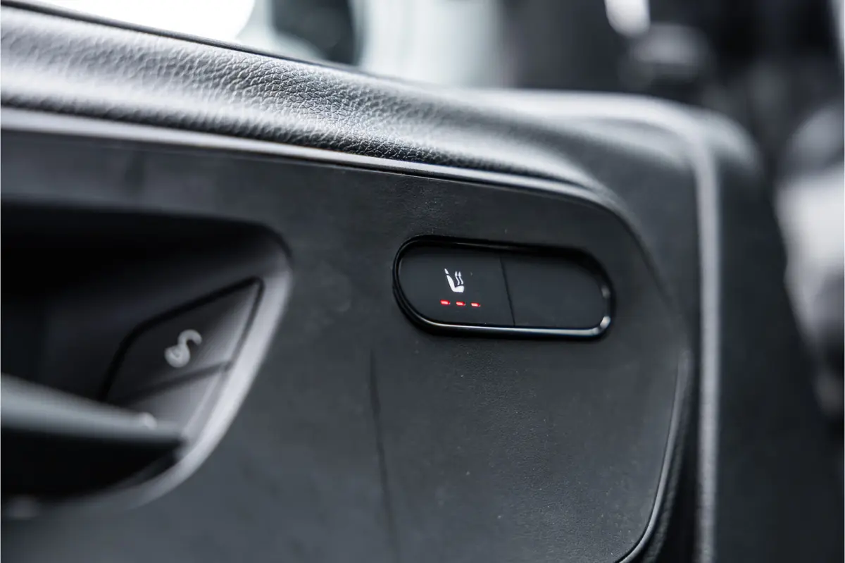 317 1.9 CDI L2H2 | AMG | LED | CarPlay | Camera | Navigatie | Stoelverwarming | Cruise control | Dealer onderhouden | Lederen bekleding | Nieuwe APK | L2H2