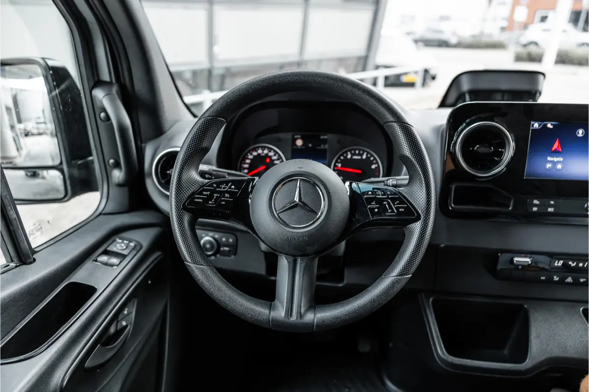 317 1.9 CDI L2H2 | AMG | LED | CarPlay | Camera | Navigatie | Stoelverwarming | Cruise control | Dealer onderhouden | Lederen bekleding | Nieuwe APK | L2H2