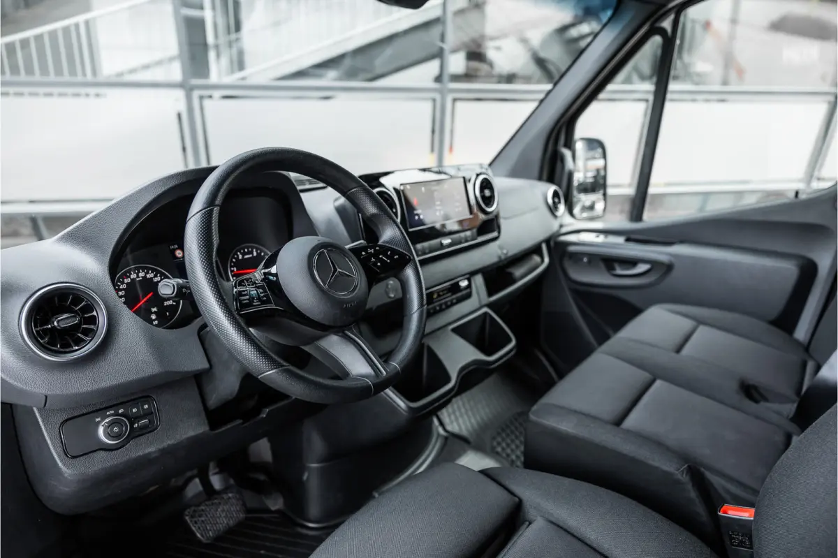 317 1.9 CDI L2H2 | AMG | LED | CarPlay | Camera | Navigatie | Stoelverwarming | Cruise control | Dealer onderhouden | Lederen bekleding | Nieuwe APK | L2H2