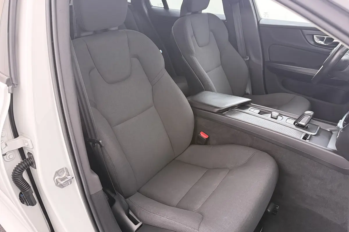 2.0 B3 Momentum Advantage Elek.Trekhaak Carplay Adapt.Cruise