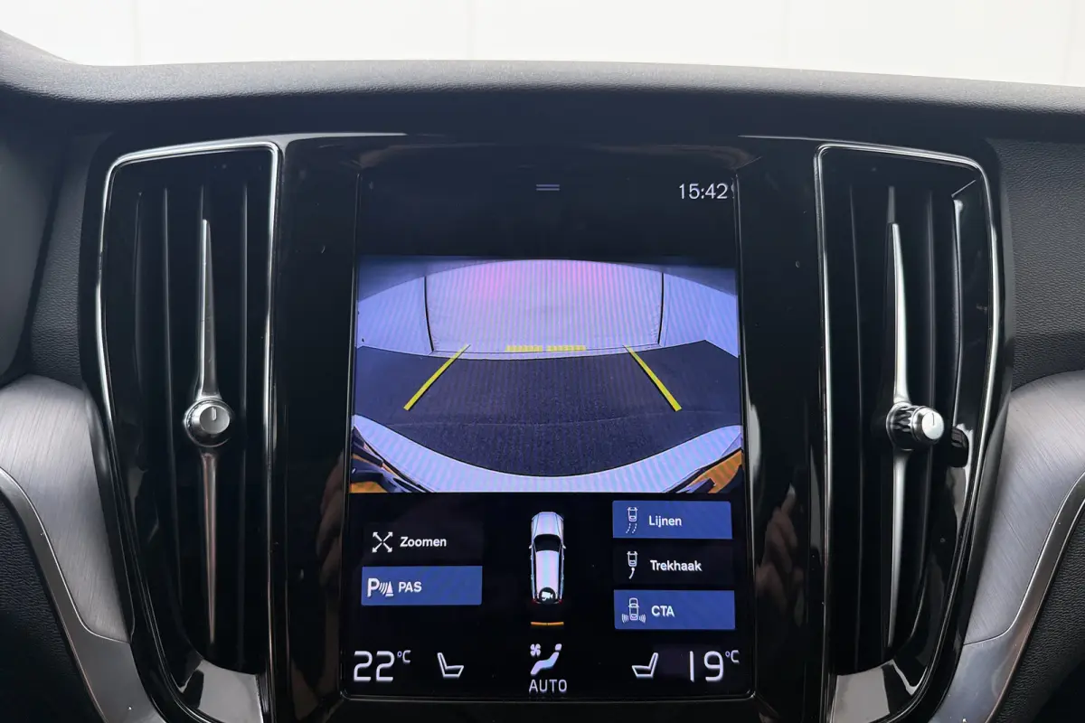2.0 B3 Momentum Advantage Elek.Trekhaak Carplay Adapt.Cruise