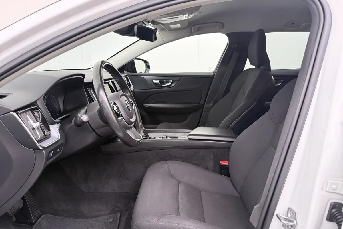 2.0 B3 Momentum Advantage Elek.Trekhaak Carplay Adapt.Cruise