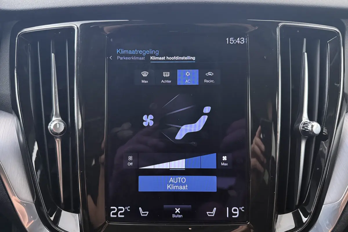 2.0 B3 Momentum Advantage Elek.Trekhaak Carplay Adapt.Cruise