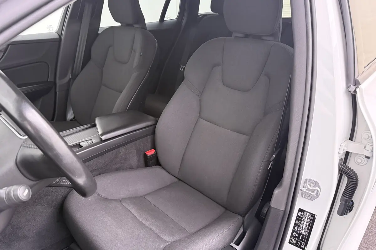 2.0 B3 Momentum Advantage Elek.Trekhaak Carplay Adapt.Cruise