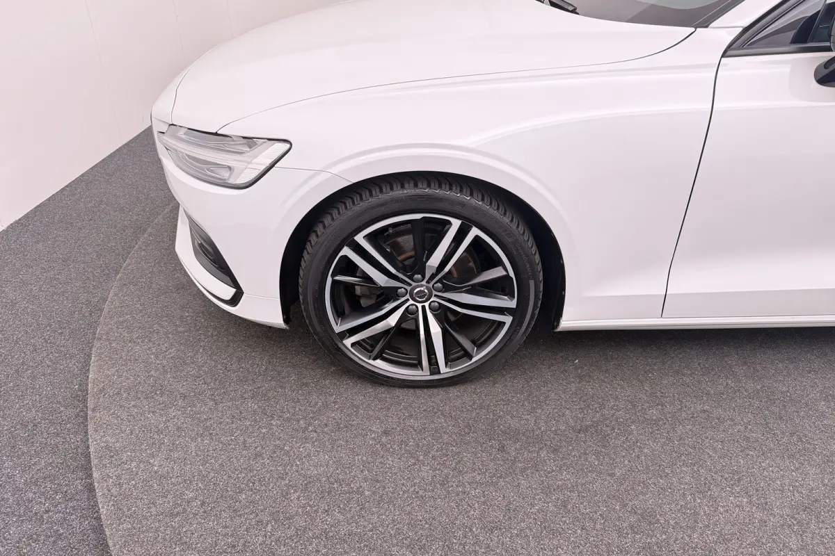 2.0 B3 Momentum Advantage Elek.Trekhaak Carplay Adapt.Cruise