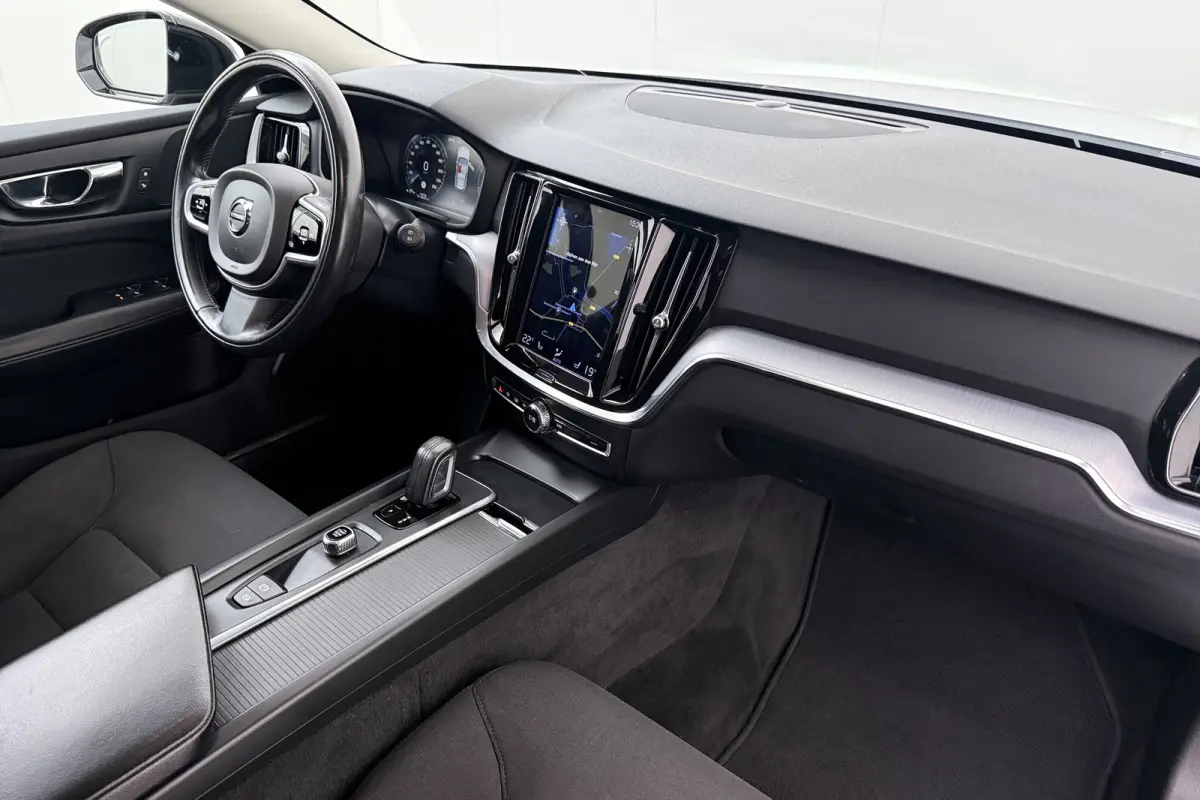2.0 B3 Momentum Advantage Elek.Trekhaak Carplay Adapt.Cruise