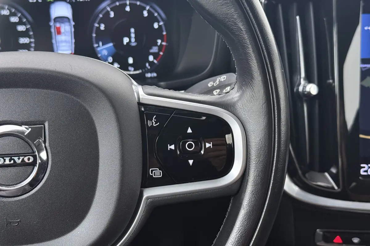 2.0 B3 Momentum Advantage Elek.Trekhaak Carplay Adapt.Cruise