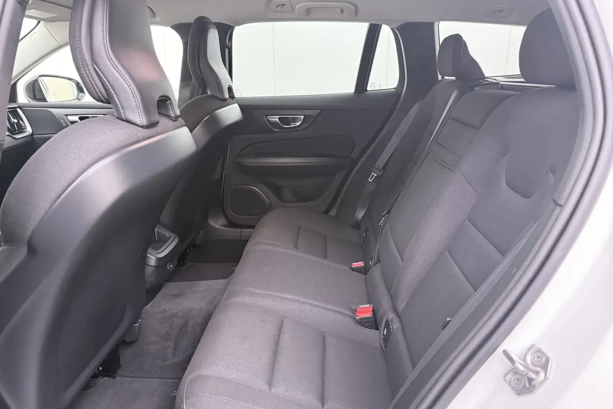 2.0 B3 Momentum Advantage Elek.Trekhaak Carplay Adapt.Cruise