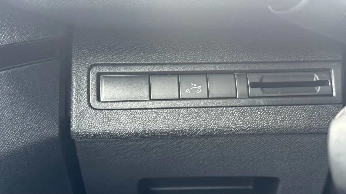 1.2 PURETECH 130PK GT-LINE AUTOMAAT / NAVI / LEDER / CLIMA / FULL-LED / PDC / 18" LMV / KEYLESS / CAMERA / PANO. DAK / AFN. TREKHAAK !!
