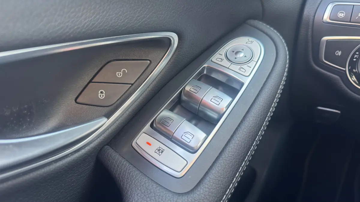 C350e 279PK LEASE EDITION PLUS AUTOMAAT / NAVI / LEDER / CLIMA / FULL-LED / PDC / 17" LMV / CAMERA / KEYLESS / BLUETOOTH / ADAPT. CRUISECONTROL !!