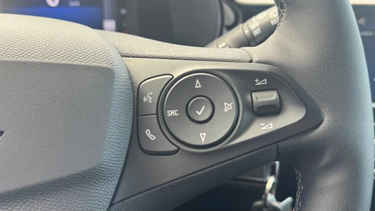 1.2 TURBO 100PK GS / NAVI / LEDER / CLIMA / LED / PDC / APPLE CARPLAY / 17" LMV / CAMERA  !!