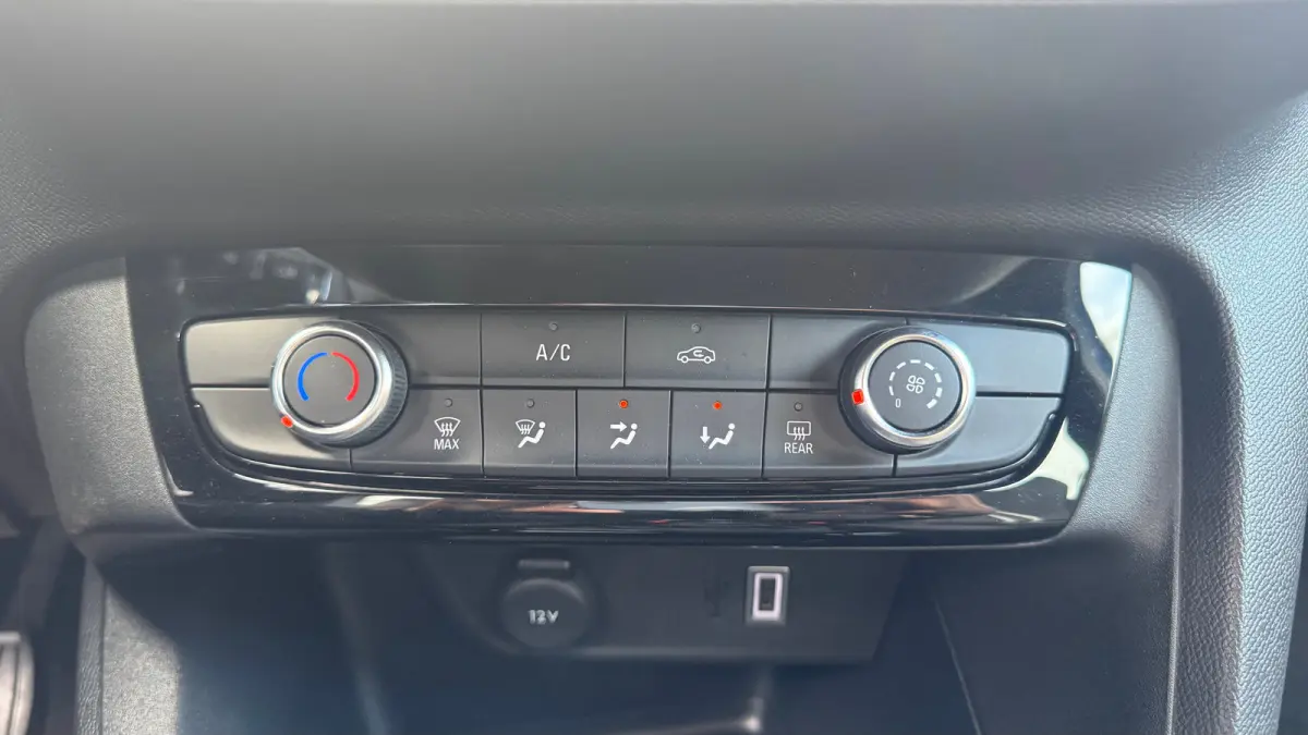 1.2 TURBO 100PK GS / NAVI / LEDER / CLIMA / LED / PDC / APPLE CARPLAY / 17" LMV / CAMERA  !!