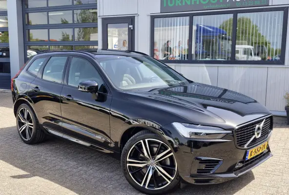 Recharge T6 AWD R-Design ALLE OPTIES luchtvering | Lounge Pack (audio installatie premium, head-up display, parkeersensor voor, rondomzicht camera) en Climate Pro Pack (stuur verwarmd, achte