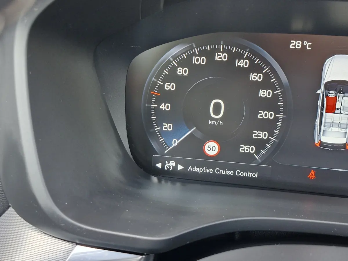 Recharge T6 AWD R-Design ALLE OPTIES luchtvering | Lounge Pack (audio installatie premium, head-up display, parkeersensor voor, rondomzicht camera) en Climate Pro Pack (stuur verwarmd, achte