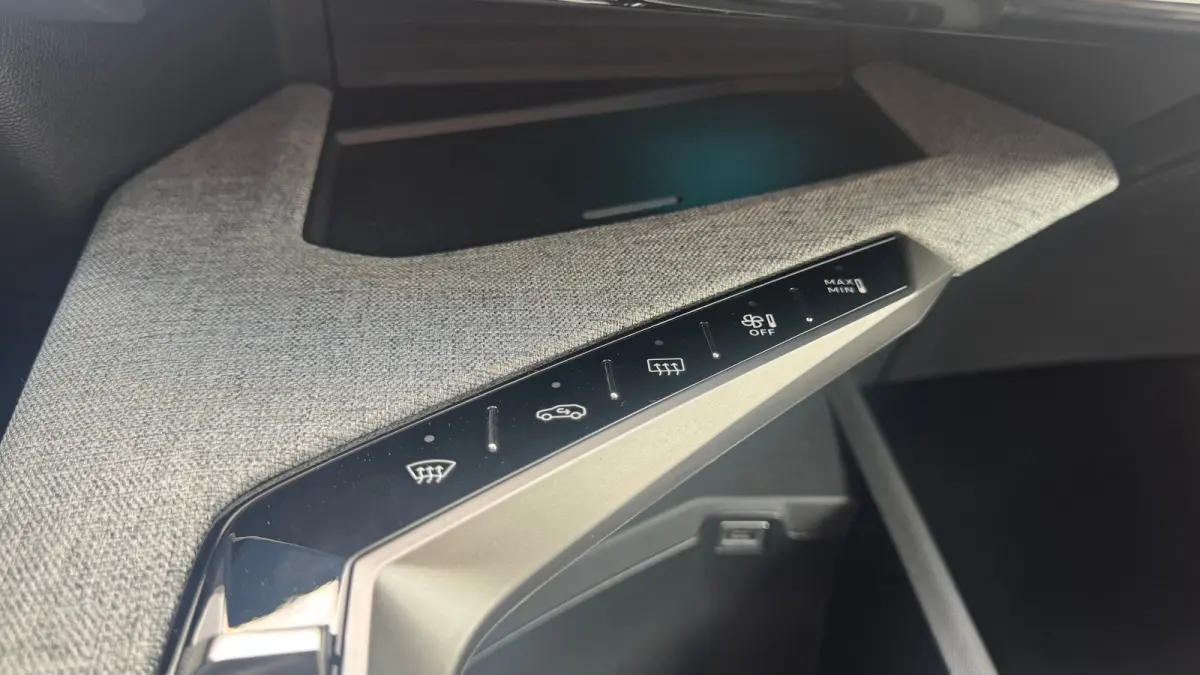 1.2 HYBRID 145PK ALLURE AUTOMAAT / NAVI / LEDER / CLIMA / FULL-LED / 19" LMV / KEYLESS / CAMERA / CRUISECONTROL / ORG. NL. !!