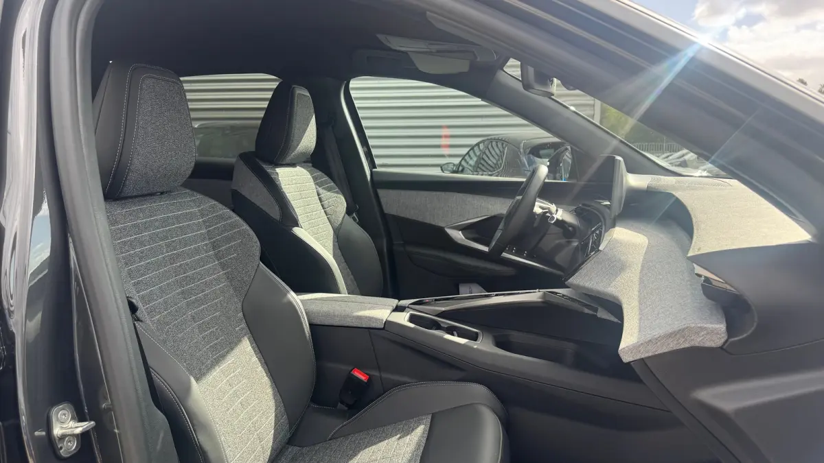 1.2 HYBRID 145PK ALLURE AUTOMAAT / NAVI / LEDER / CLIMA / FULL-LED / 19" LMV / KEYLESS / CAMERA / CRUISECONTROL / ORG. NL. !!