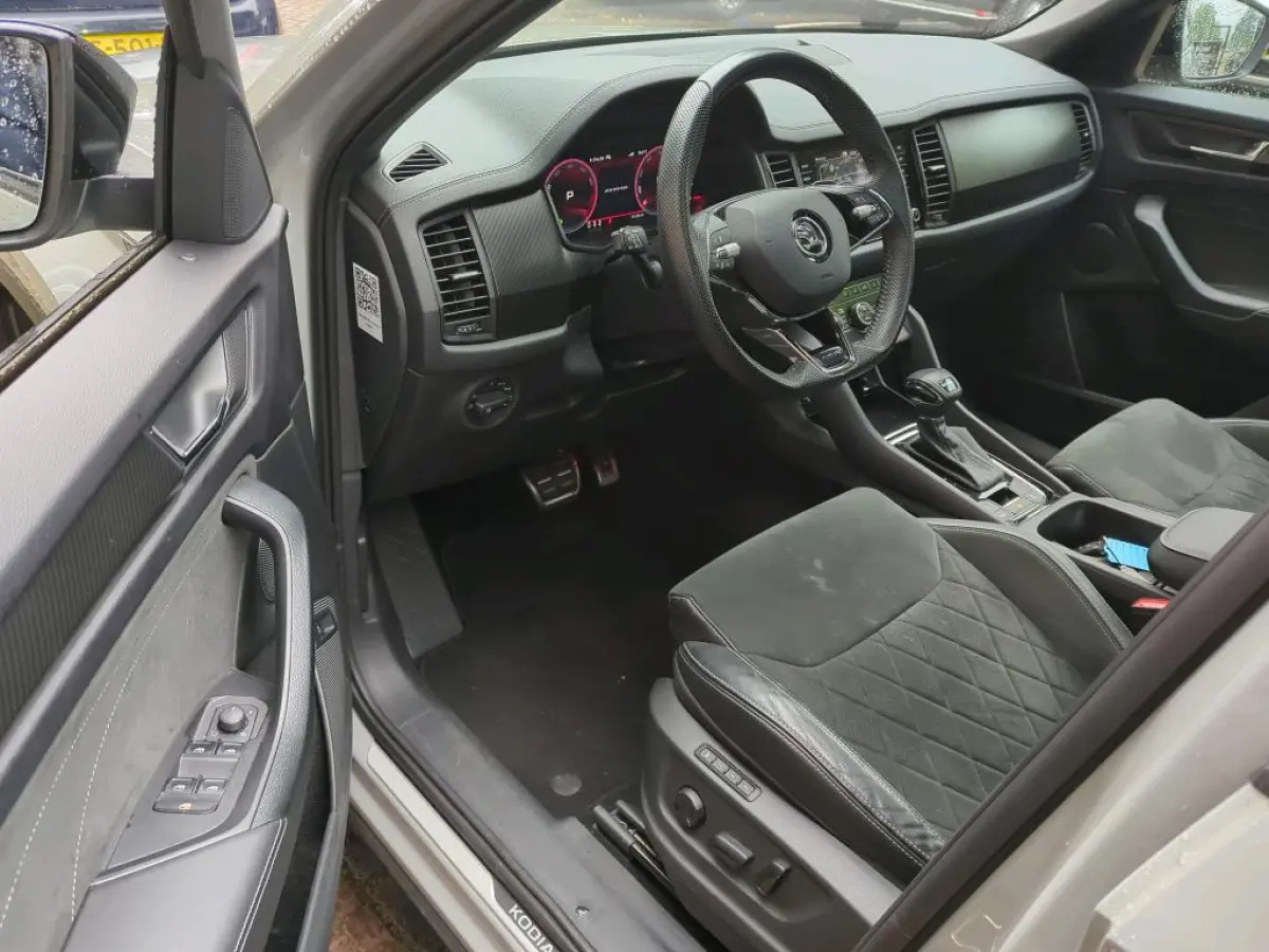 1.5 TSI Sportline DSG l PANO l TREKHAAK l VIRTUAL l CARPLAYl SFEER l KEYLESS l CAMERA l 20 INCH l ORG.NL l DEALER OH