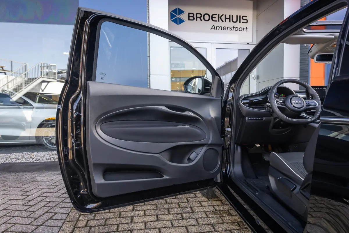 Icon 42 kWh | Camera | Apple Carplay/Android Auto | Voorstoelen verwarmd | Digitaal dashboard | Navigatiesysteem | Keyless | Achteruitrijcamera | Apple Carplay/Android Auto|telefoonintegrati