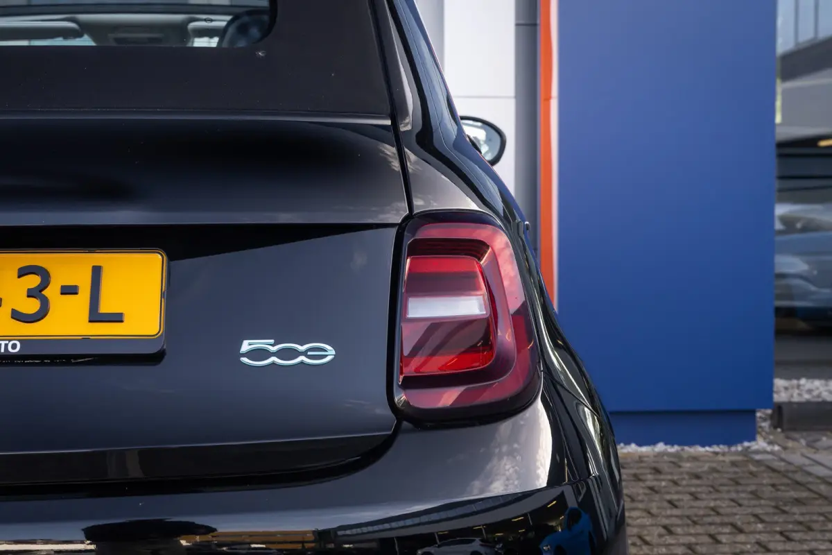 Icon 42 kWh | Camera | Apple Carplay/Android Auto | Voorstoelen verwarmd | Digitaal dashboard | Navigatiesysteem | Keyless | Achteruitrijcamera | Apple Carplay/Android Auto|telefoonintegrati