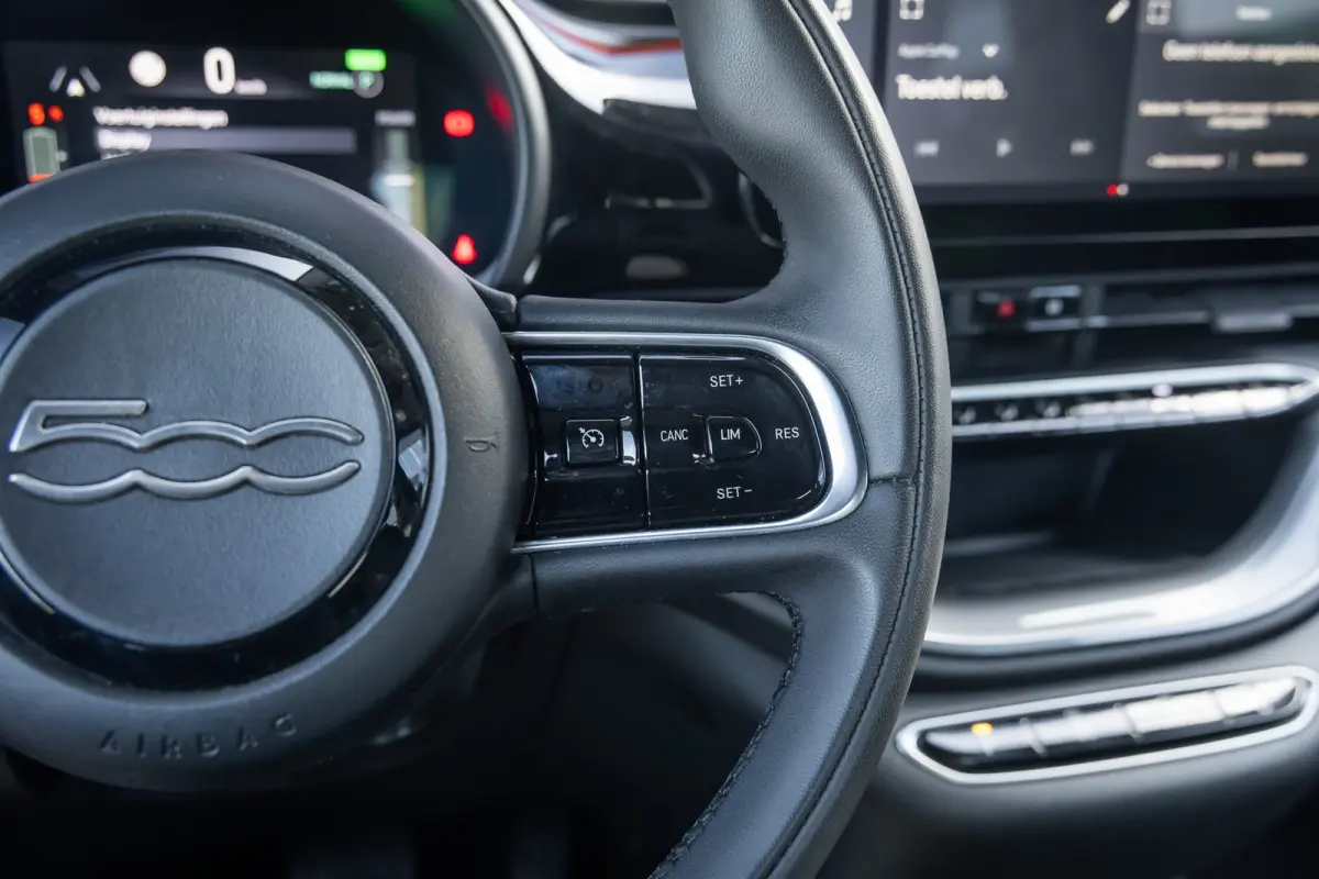 Icon 42 kWh | Camera | Apple Carplay/Android Auto | Voorstoelen verwarmd | Digitaal dashboard | Navigatiesysteem | Keyless | Achteruitrijcamera | Apple Carplay/Android Auto|telefoonintegrati