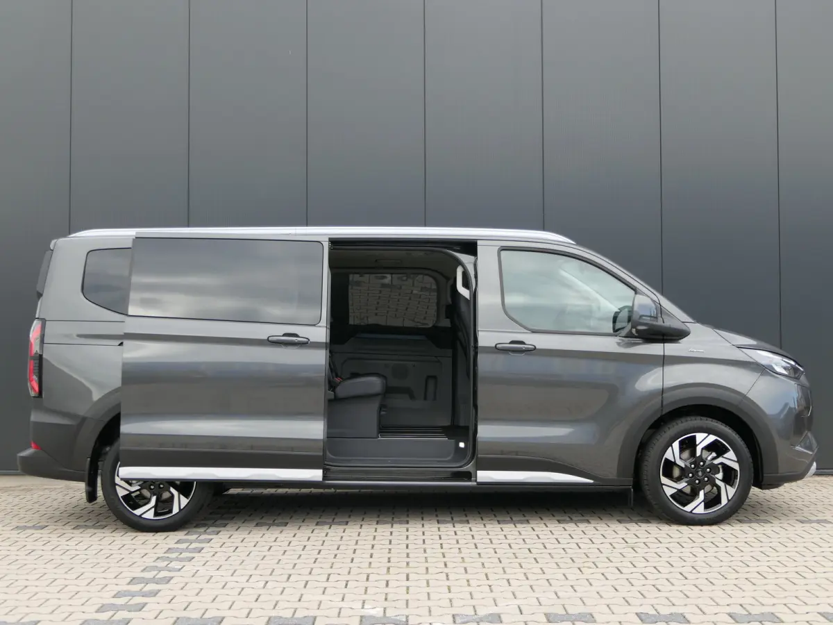 Tourneo 340 2.5 PHEV L2H1 Active X | 8-Persoons | Trekhaak | B&O Audio | Elektrische Schuifdeuren | LED | 360 Camera | Adaptive Cruise | BLIS | Stoelverwarming