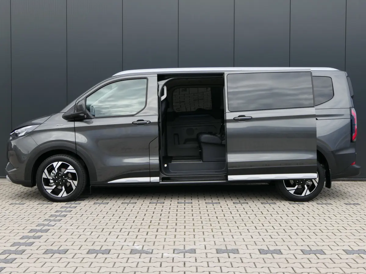 Tourneo 340 2.5 PHEV L2H1 Active X | 8-Persoons | Trekhaak | B&O Audio | Elektrische Schuifdeuren | LED | 360 Camera | Adaptive Cruise | BLIS | Stoelverwarming