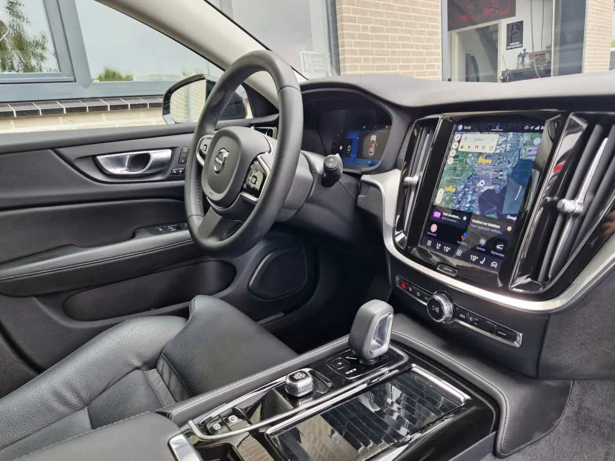 T6 Plug-in hybrid AWD Plus Dark | Apple carplay | Stoel en stuurverwarming | Camera | Enz (SOH) 100 % en Leder-pakket (contourstoelen, hemelbekleding donker, luxe lederen/stof bekleding, spo
