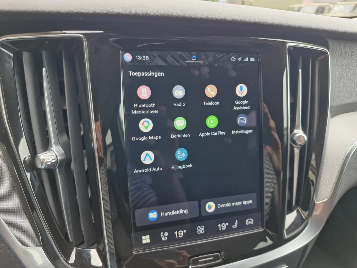 T6 Plug-in hybrid AWD Plus Dark | Apple carplay | Stoel en stuurverwarming | Camera | Enz (SOH) 100 % en Leder-pakket (contourstoelen, hemelbekleding donker, luxe lederen/stof bekleding, spo