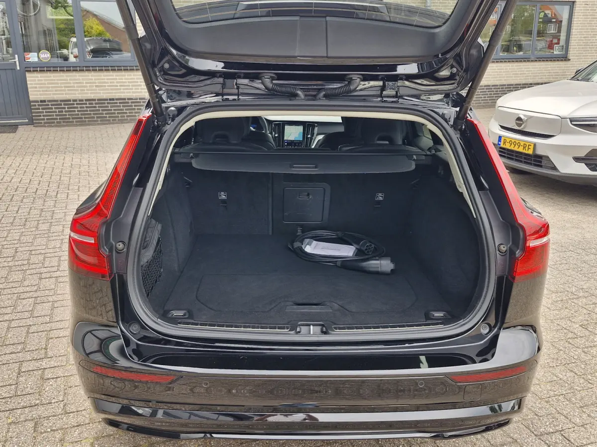 T6 Plug-in hybrid AWD Plus Dark | Apple carplay | Stoel en stuurverwarming | Camera | Enz (SOH) 100 % en Leder-pakket (contourstoelen, hemelbekleding donker, luxe lederen/stof bekleding, spo