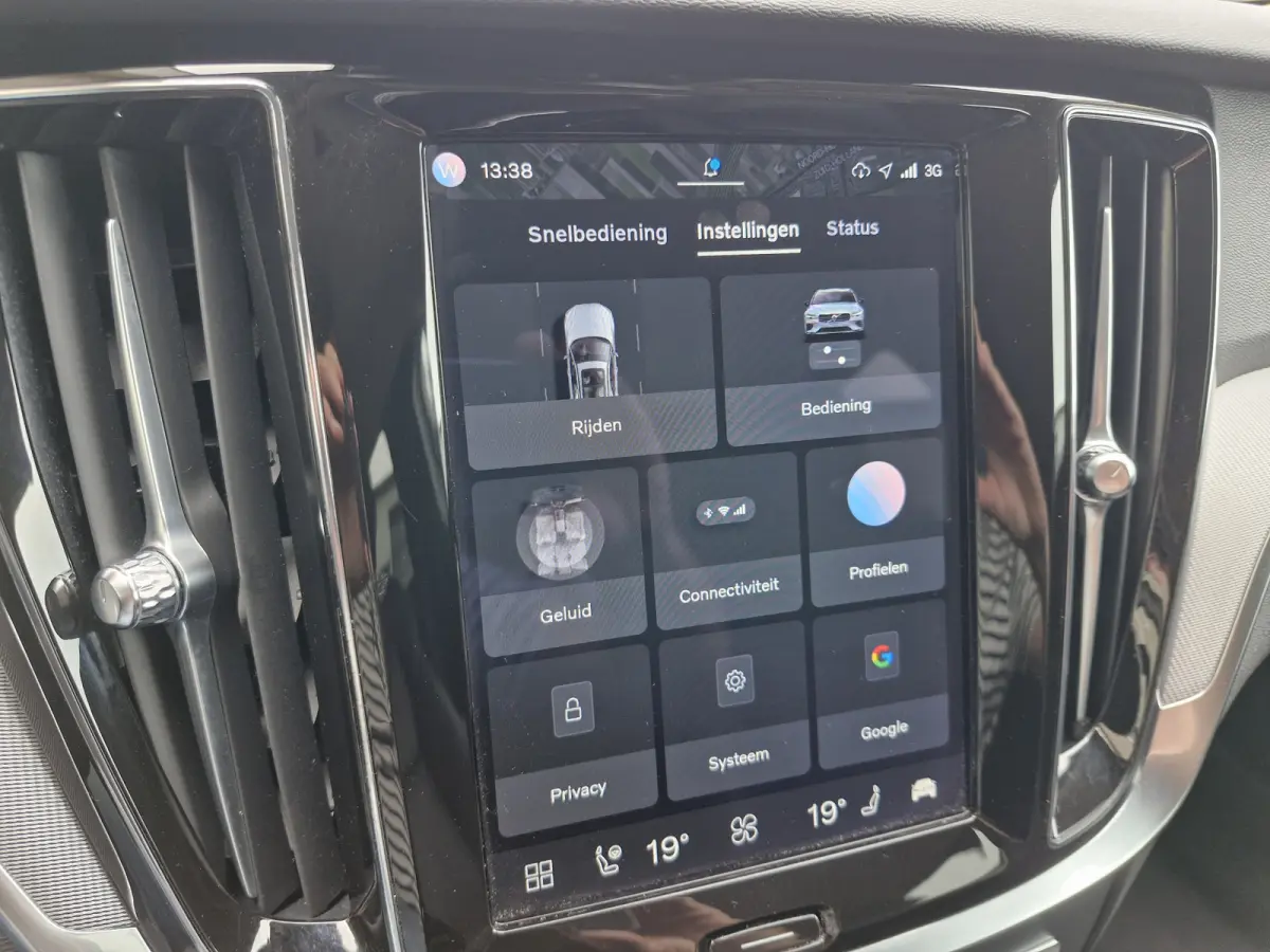T6 Plug-in hybrid AWD Plus Dark | Apple carplay | Stoel en stuurverwarming | Camera | Enz (SOH) 100 % en Leder-pakket (contourstoelen, hemelbekleding donker, luxe lederen/stof bekleding, spo