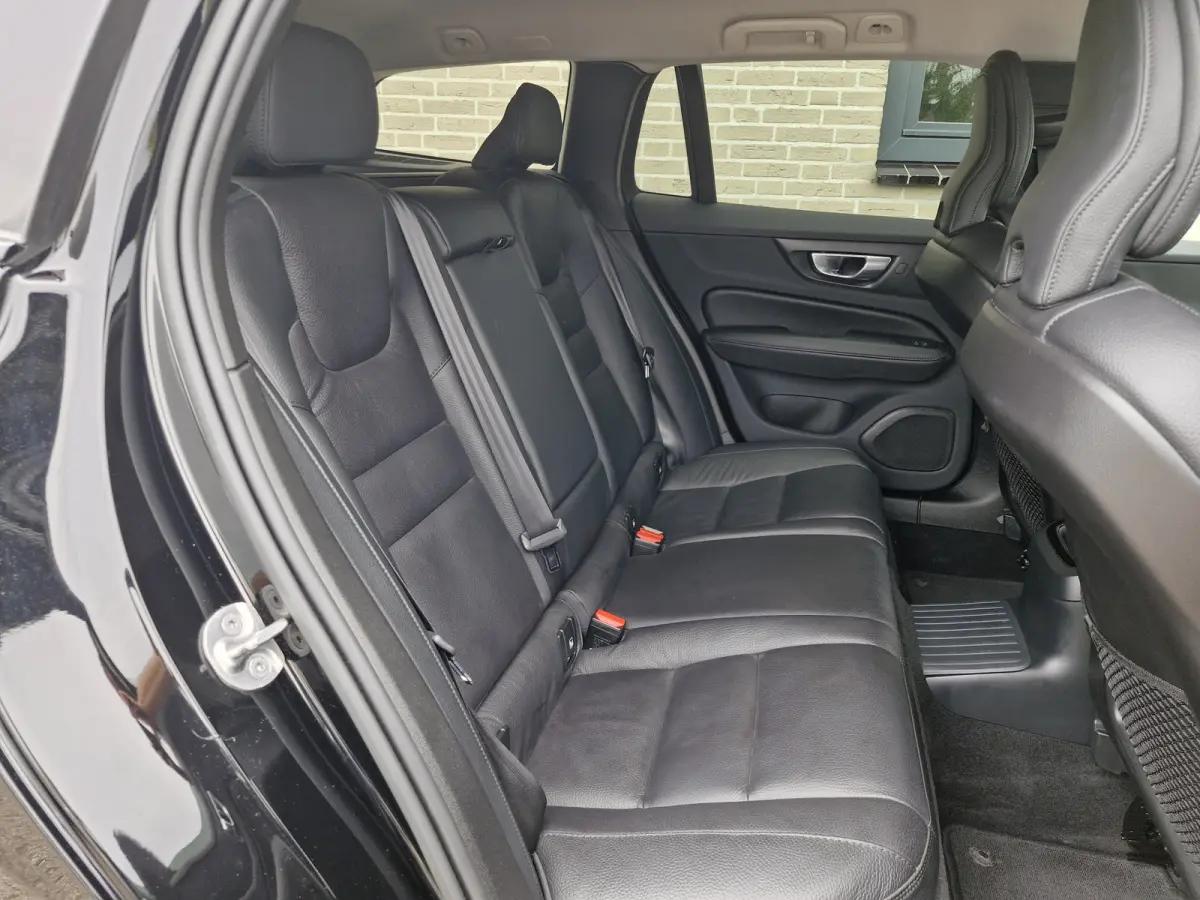 T6 Plug-in hybrid AWD Plus Dark | Apple carplay | Stoel en stuurverwarming | Camera | Enz (SOH) 100 % en Leder-pakket (contourstoelen, hemelbekleding donker, luxe lederen/stof bekleding, spo
