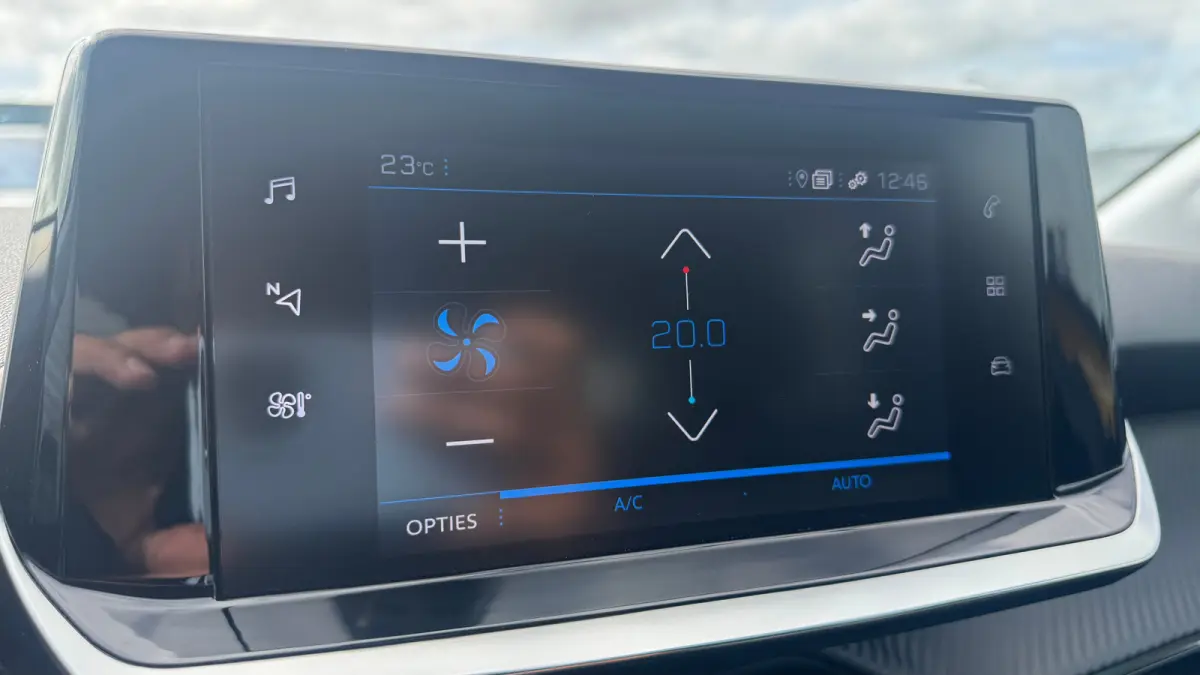 1.2 PURETECH 100PK ALLURE PACK / NAVI / LEDER / CLIMA / FULL-LED / PDC / 16" LMV / APPLE CARPLAY / CAMERA / KEYLESS / CRUISE / NIEUWSTAAT !!