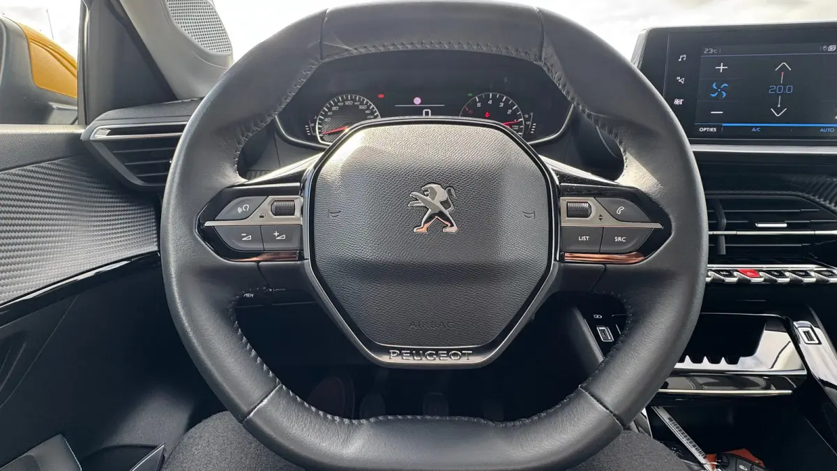 1.2 PURETECH 100PK ALLURE PACK / NAVI / LEDER / CLIMA / FULL-LED / PDC / 16" LMV / APPLE CARPLAY / CAMERA / KEYLESS / CRUISE / NIEUWSTAAT !!