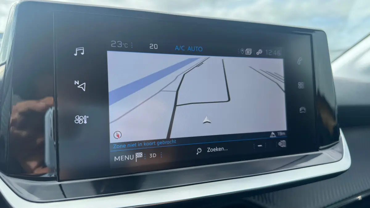1.2 PURETECH 100PK ALLURE PACK / NAVI / LEDER / CLIMA / FULL-LED / PDC / 16" LMV / APPLE CARPLAY / CAMERA / KEYLESS / CRUISE / NIEUWSTAAT !!