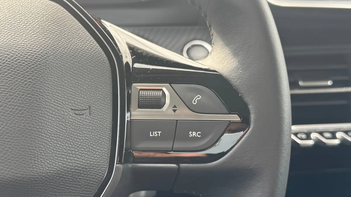 1.2 PURETECH 100PK ALLURE PACK / NAVI / LEDER / CLIMA / FULL-LED / PDC / 16" LMV / APPLE CARPLAY / CAMERA / KEYLESS / CRUISE / NIEUWSTAAT !!