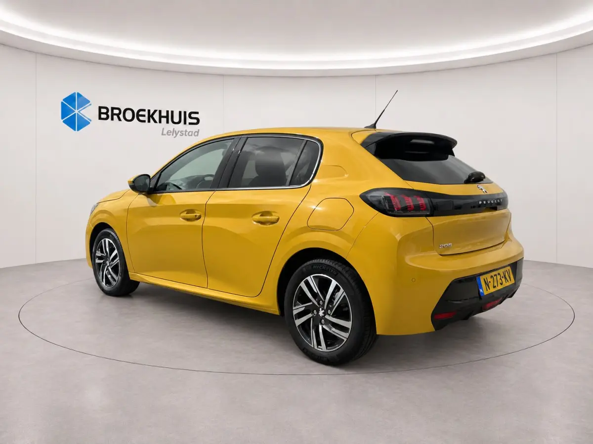 1.2 PURETECH 100PK ALLURE PACK / NAVI / LEDER / CLIMA / FULL-LED / PDC / 16" LMV / APPLE CARPLAY / CAMERA / KEYLESS / CRUISE / NIEUWSTAAT !!