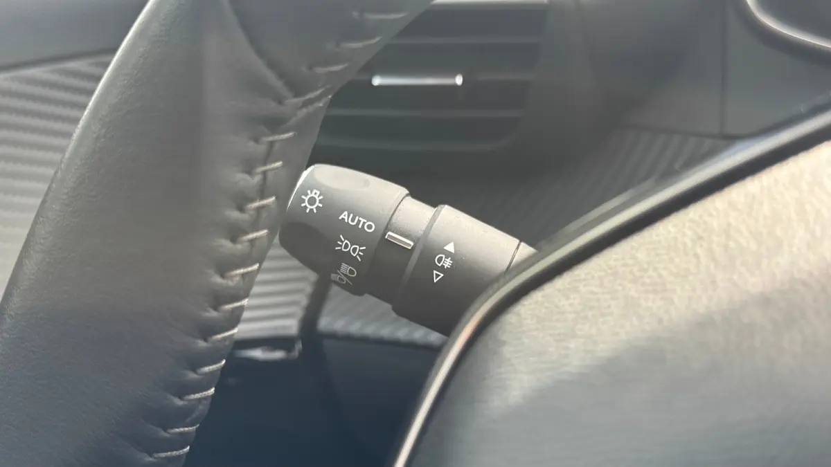 1.2 PURETECH 100PK ALLURE PACK / NAVI / LEDER / CLIMA / FULL-LED / PDC / 16" LMV / APPLE CARPLAY / CAMERA / KEYLESS / CRUISE / NIEUWSTAAT !!
