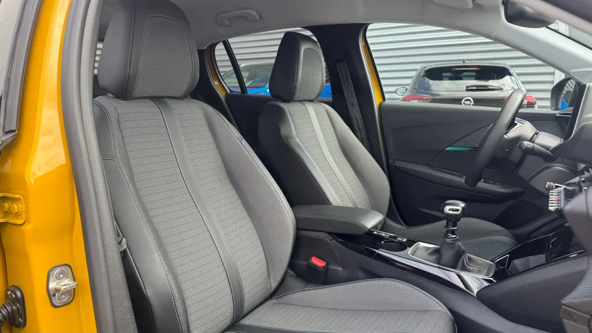 1.2 PURETECH 100PK ALLURE PACK / NAVI / LEDER / CLIMA / FULL-LED / PDC / 16" LMV / APPLE CARPLAY / CAMERA / KEYLESS / CRUISE / NIEUWSTAAT !!