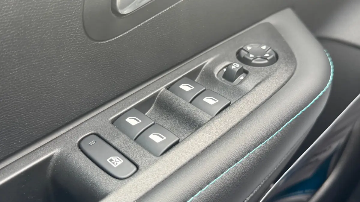 1.2 PURETECH 100PK ALLURE PACK / NAVI / LEDER / CLIMA / FULL-LED / PDC / 16" LMV / APPLE CARPLAY / CAMERA / KEYLESS / CRUISE / NIEUWSTAAT !!