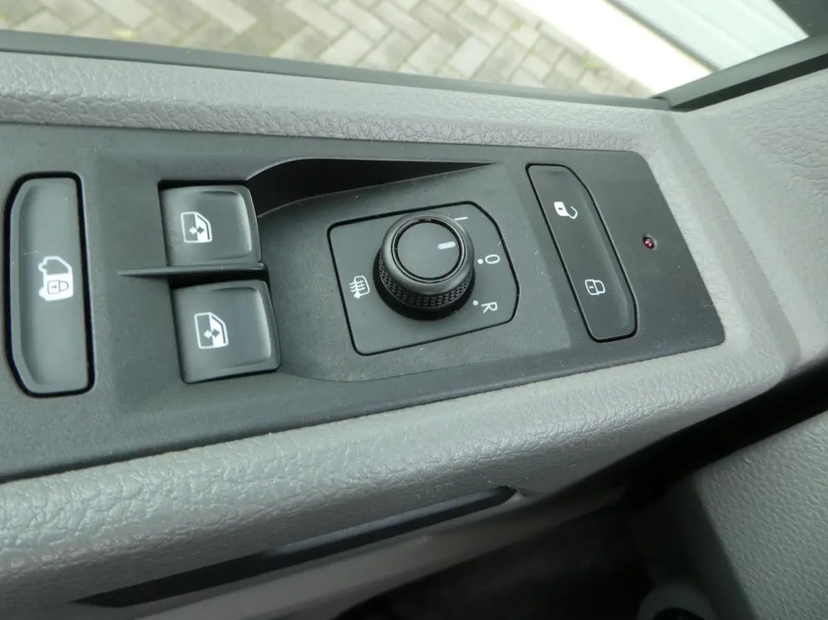 2.0 TDI L2H1 150 pk automaat , 3 zits , trekhaak