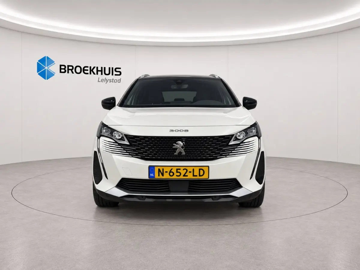 1.2 PURETECH 130PK GT PACK AUTOMAAT / NAVI / LEDER / CLIMA / PDC / 19" LMV / APPLE CARPLAY / FOCAL AUDIO / CAMERA / KEYLESS / AFN. TREKHAAK / WINTERPAKKET / FULL-LED !!