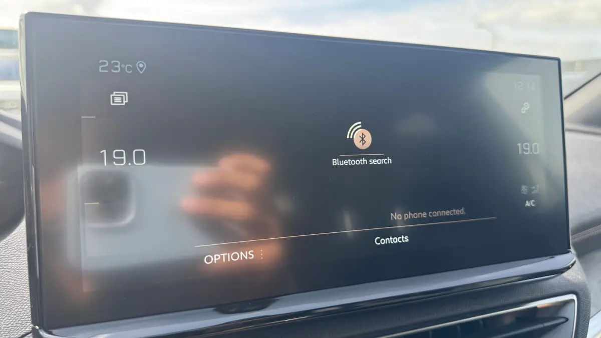 1.2 PURETECH 130PK GT PACK AUTOMAAT / NAVI / LEDER / CLIMA / PDC / 19" LMV / APPLE CARPLAY / FOCAL AUDIO / CAMERA / KEYLESS / AFN. TREKHAAK / WINTERPAKKET / FULL-LED !!