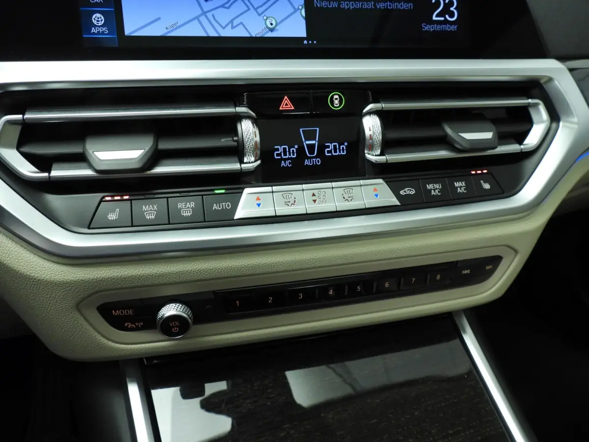 330e | Laserlicht | Leder | HUD | Sportstoelen | SOH 92 % | Elektr. zetels | Keyles go | DAB | Hifi speakers | Alu 19 inch