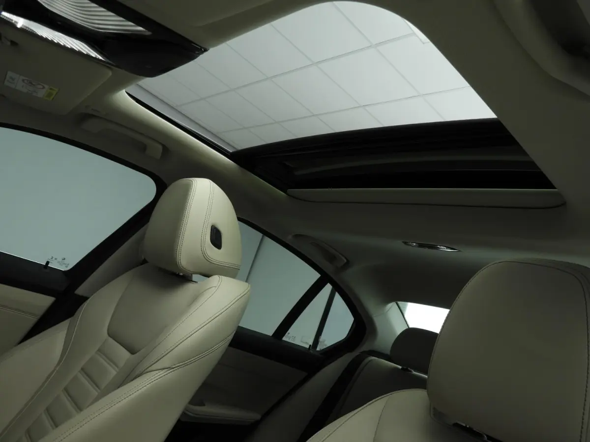 330e | Laserlicht | Leder | HUD | Sportstoelen | SOH 92 % | Elektr. zetels | Keyles go | DAB | Hifi speakers | Alu 19 inch
